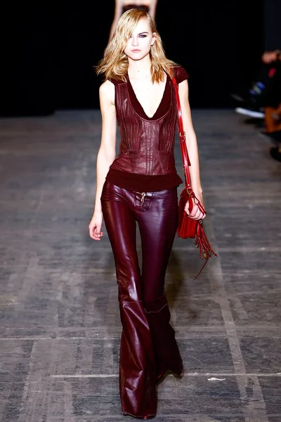 Look 15